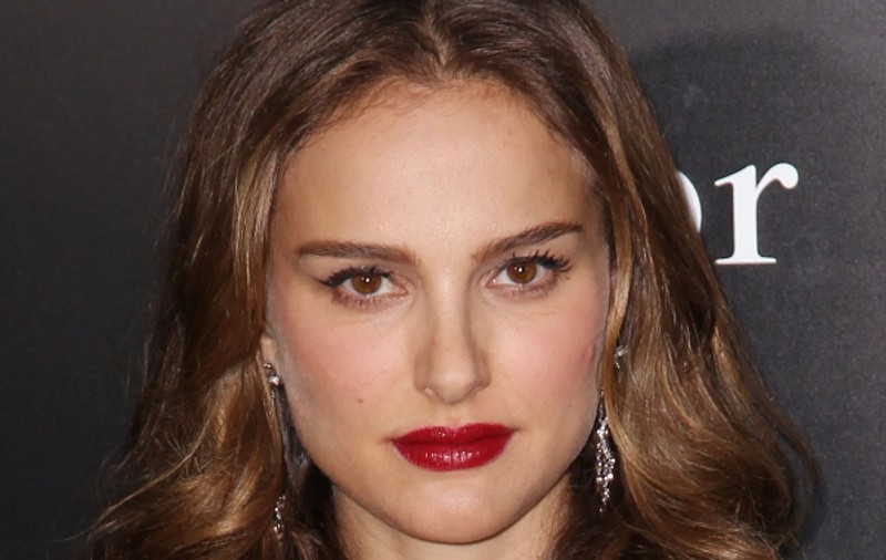 Dior a creat pantofi din materiale sintetice special pentru Natalie Portman 