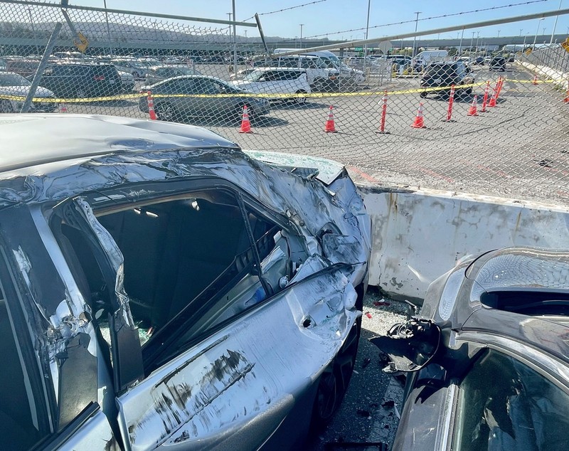 Un avion Boeing 777, cu 249 de persoane la bord, a aterizat de urgenţă la Los Angeles, după ce a pierdut o anvelopă la decolare