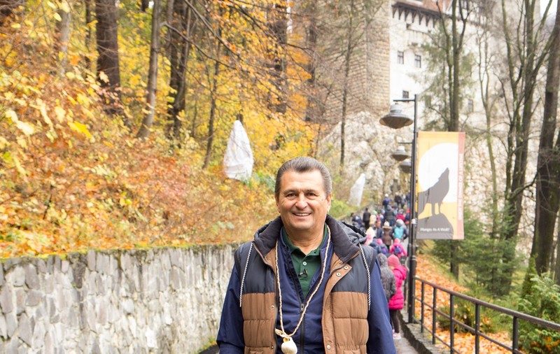 Începe emisiunea ”Poftiți în vacanță”. Nea Mărin are planuri mari cu vedetele