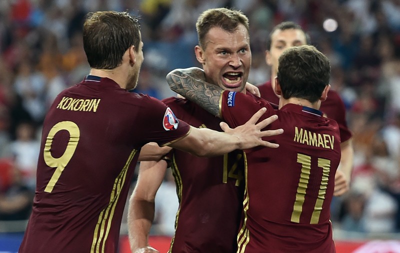 Euro 2016. Doi fotbalişti ai Rusiei sunt acuzaţi că au cheltuit 250.000 de euro pe băutură, după eliminarea ruşinoasă de la turneul final | VIDEO