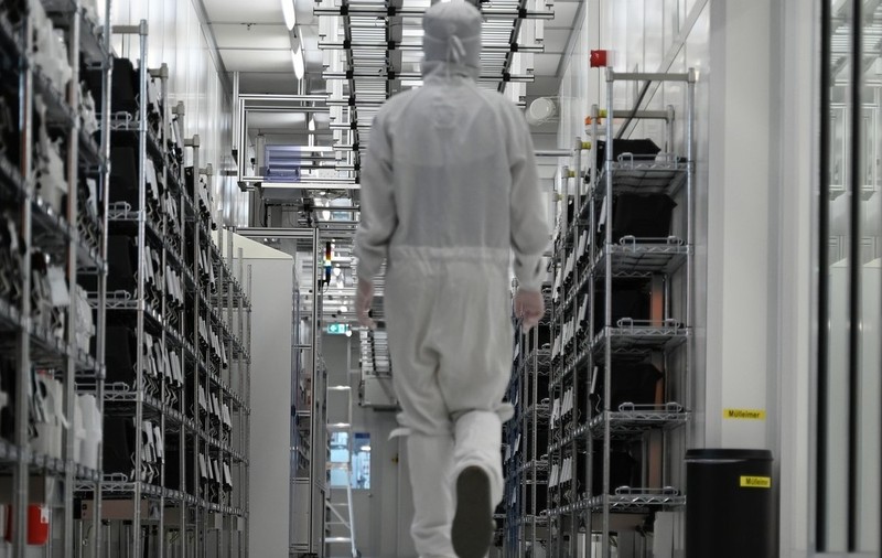 Guvernul olandez a preluat de urgență controlul unei companii chineze de microcipuri