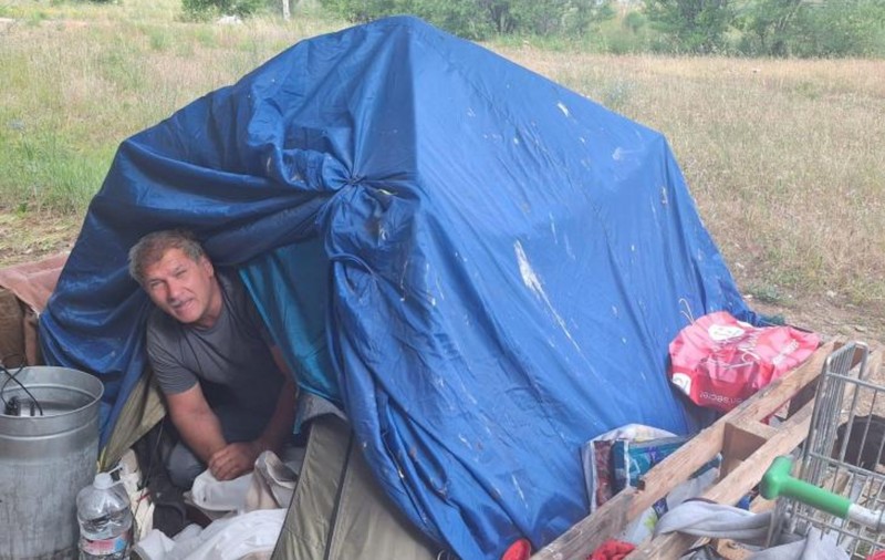 Român, găsit sub o prelată albastră de plastic, în Spania: „Aici mă simt mai în siguranță”