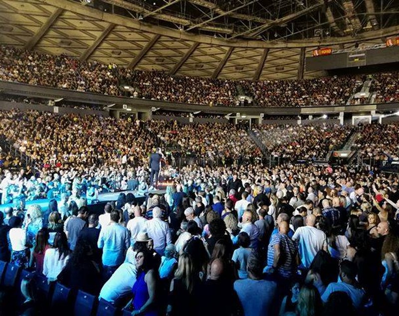 «Îmi doresc să vizitez toată România!» Celebrul solist grec Nikos Vertis a stabilit un record de spectacole la Sala Palatului - 3 concerte sold out