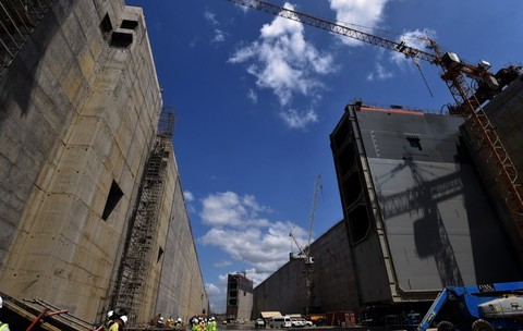 Zidurile de beton de zeci de metri construite pentru fundația insulei energetice din Marea Nordului.