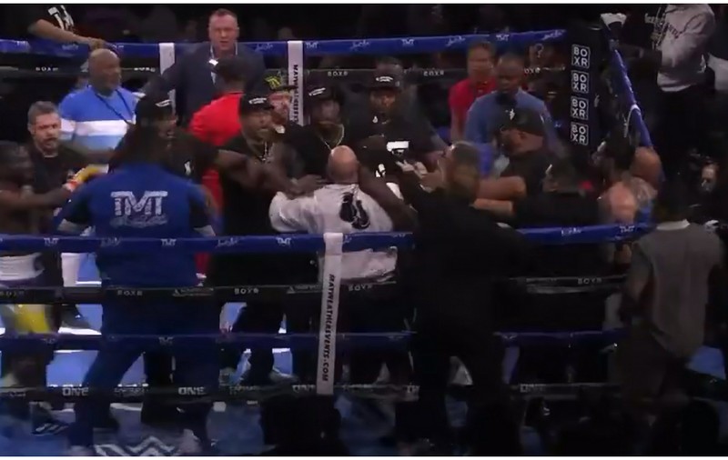 Bătaie generală în ring, la ultimul meci demonstrativ disputat de Floyd Mayweather cu nepotul celebrului gangster John Gotti