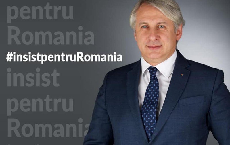 Teodorovici îşi anunţă intenţia de a candida la prezidenţiale cu hashtagul #insistpentruRomania