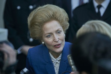Gillian Anderson, "The Crown" (2020) Season 4. Credit: Des Willie / Netflix / The Hollywood Archive