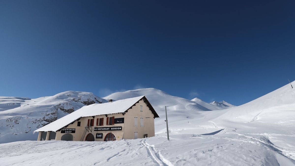 Refugiul Galibier din Franța pe timp de iarnă