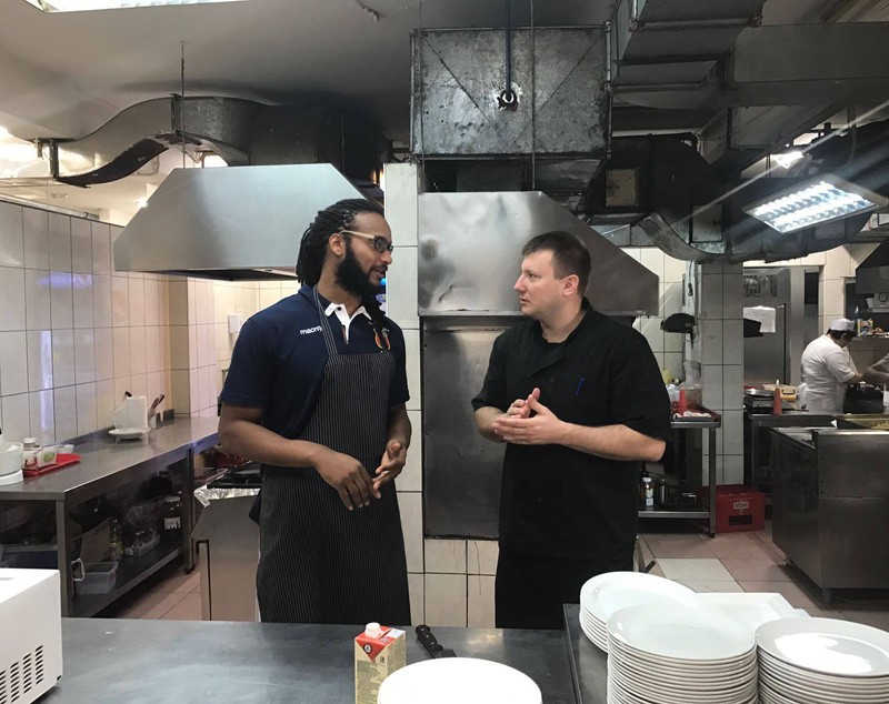 Stelistul Randal Falker e masterchef! Baschetbalistul american a gătit pentru Pro TV. De la ciclism, la camioane, de la look-ul rasta - la Shaq | FOTO