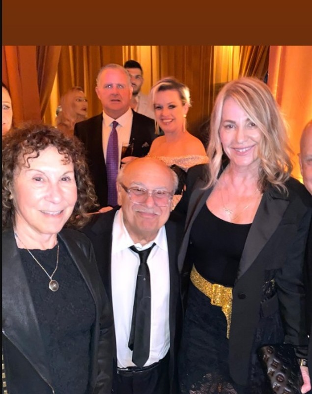 Mădălina Ghenea, apariție de divă la o petrecere organizată de Elton John, după Premiile Oscar 2024. Și Nadia Comăneci a participat