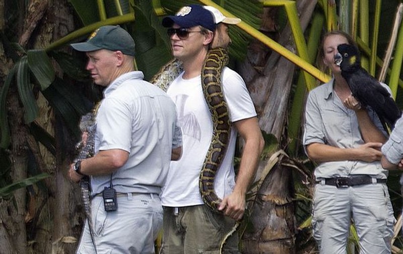 Foto | Leonardo DiCaprio s-a împrietenit cu un șarpe la zoo
