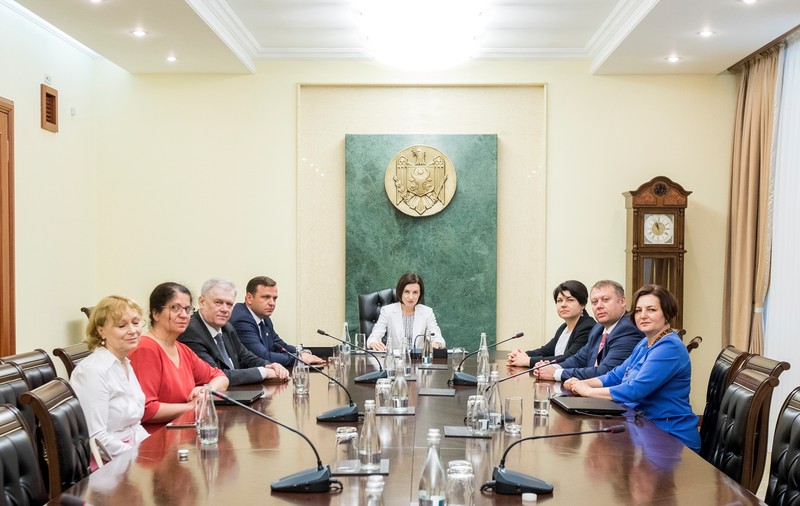 Parlamentul a adoptat declaraţia referitoare la Republica Moldova