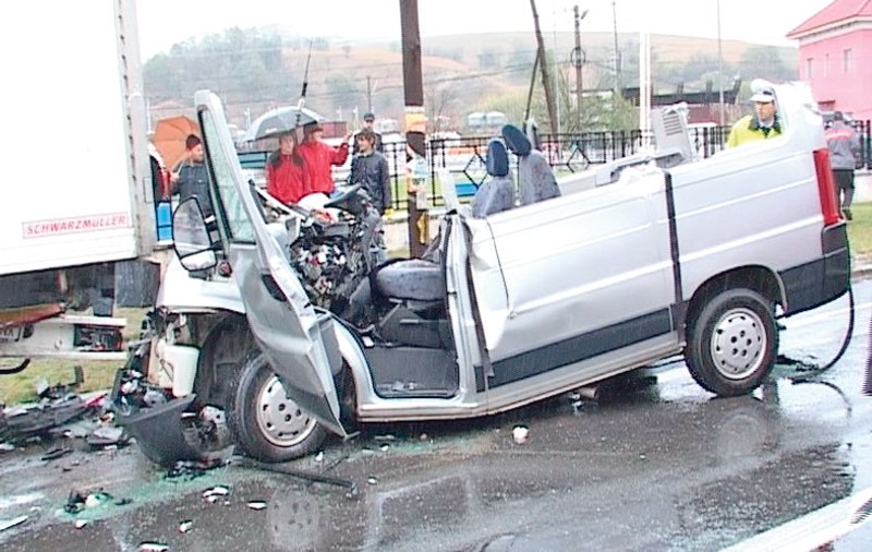 Cinci politicieni de la PD-L, morţi într-un accident