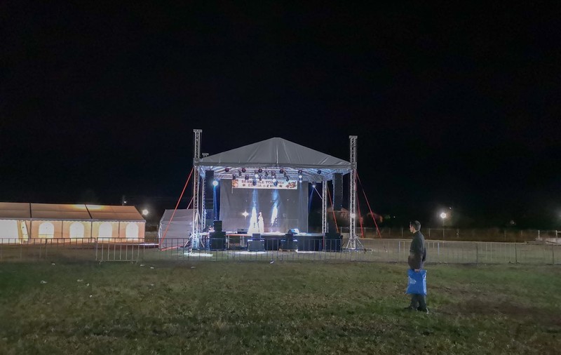 La Festivalul Toamnei de la Mizil, pentru care primăria a plătit 80.000 de lei, în prima zi a asistat la recitalurile artiștilor un singur spectator!