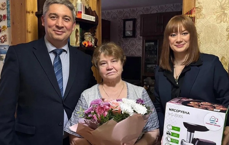Cinismul partidului lui Putin: mamele soldaților ruși morți în război au primit cadou mașini de tocat carne, de Ziua Femeii