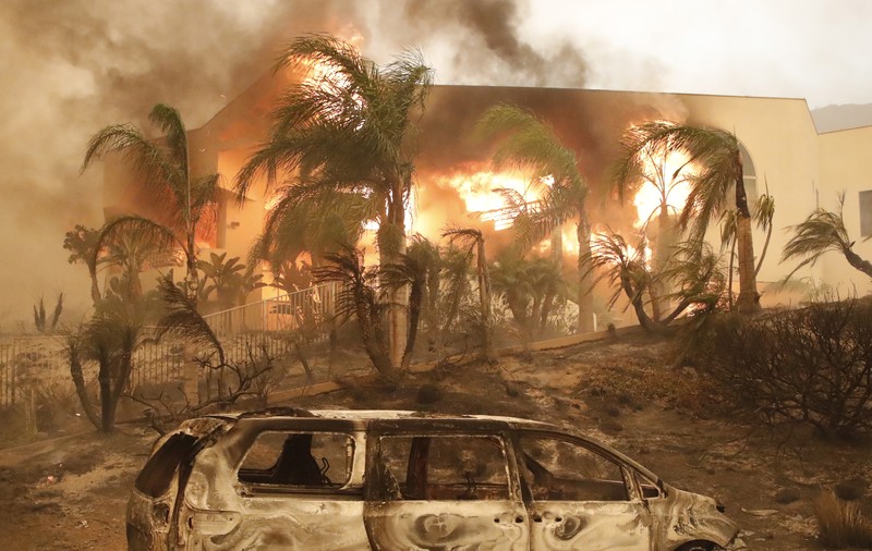 Cele mai devastatoare incendii din istoria Californiei. Peste 30 de morți și sute de persoane date dispărute