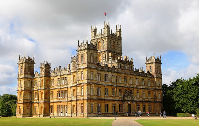 Un efect neașteptat al pandemiei. Englezii bogați plătesc milioane de lire sterline pe castele ca-n „Downton Abbey”
