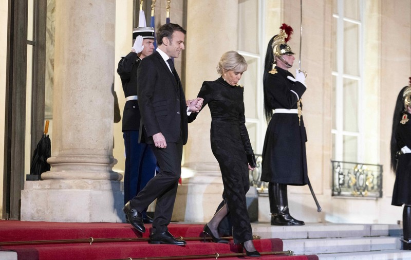 Emmanuel Macron, enervat că internetul vuiește că soția lui, Brigitte, s-ar fi născut bărbat: „Informații false și scenarii inventate"
