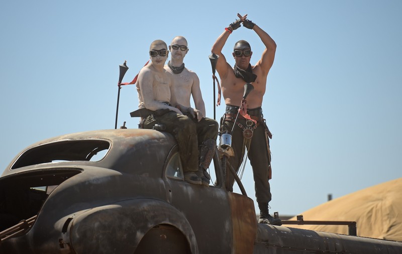 Imagini spectaculoase de la cel mai mare festival post-apocaliptic din lume, inspirat din „Mad Max”