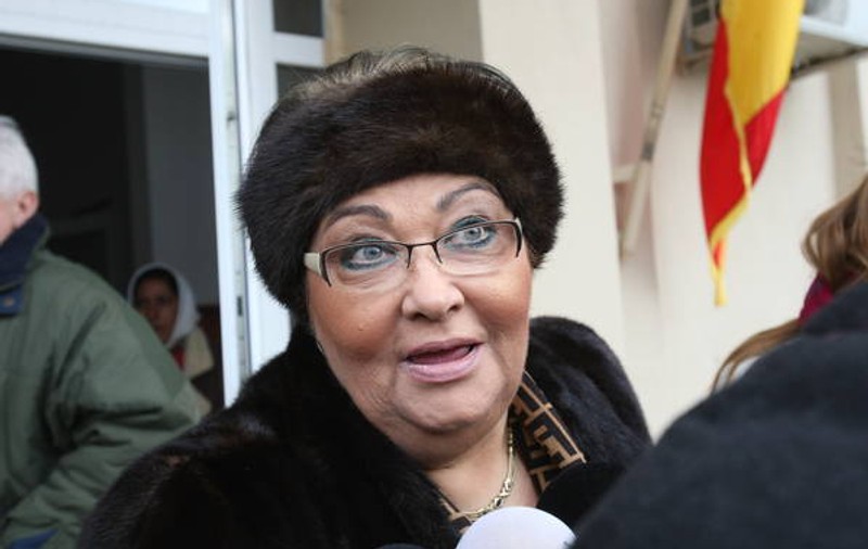 Încep să curgă RECLAMAŢIILE! ”Spectacolul” înmormântării Marioarei Zăvoranu i-a DEZGUSTAT pe unii români