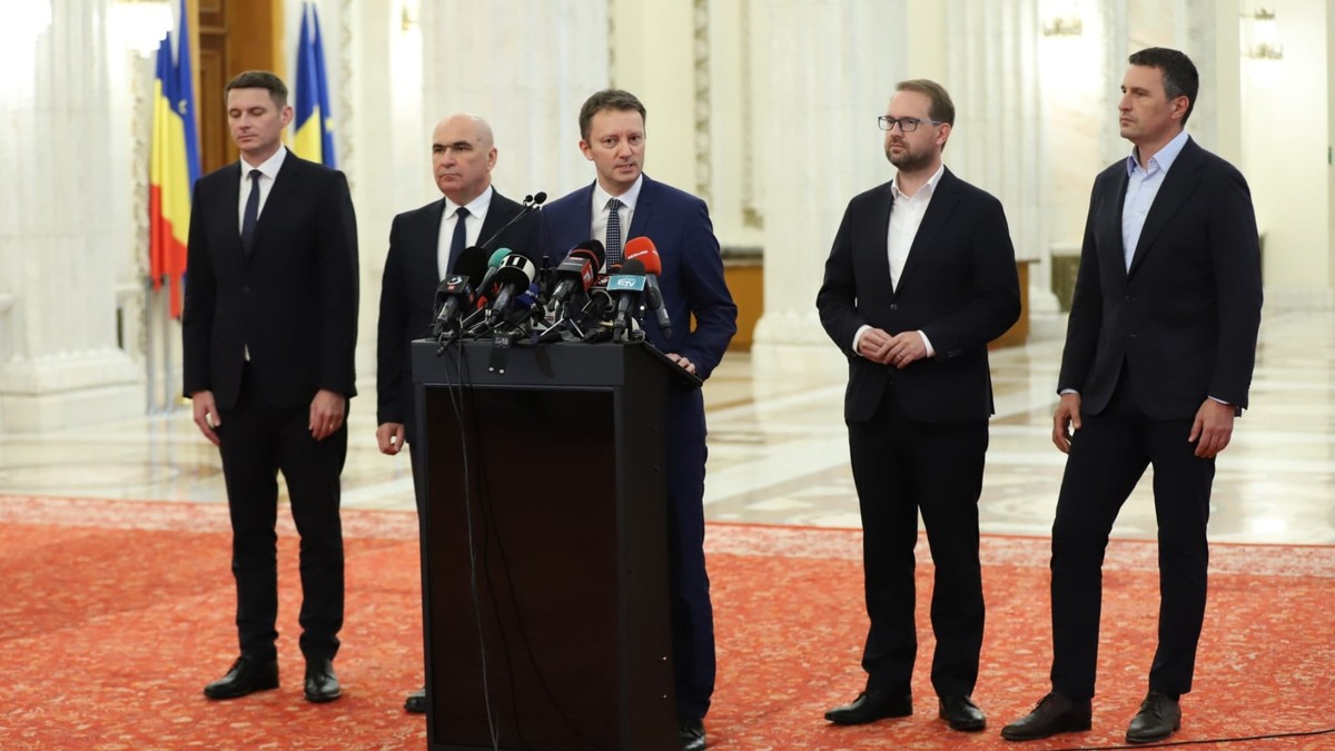 Siegfried Mureșan, alături de reprezentanții PNL, UDMR și USR. Sursa foto: Dumitru Angelescu