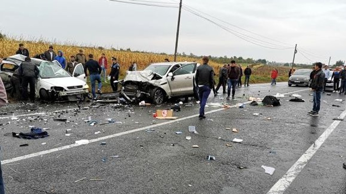Patru morți și patru răniți într-un accident produs duminică în Bălțați, Iași