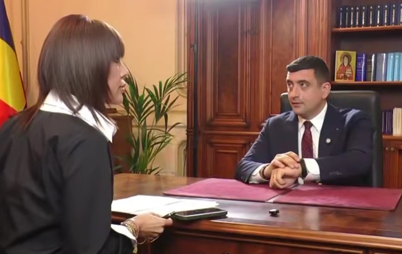 Un minut și 23 de secunde - atât a rezistat George Simion înainte să cedeze nervos la prima întrebare din interviul cu Denise Rifai. A zis că ia pauză 5 minute și nu s-a mai întors I VIDEO