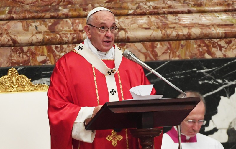 Papa Francisc obligă prin lege clerul catolic să semnaleze abuzurile sexuale