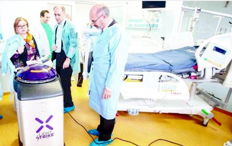 Roboți pentru dezinfecție cu raze UV, achiziționați la spitalul din Iași. Județul este fruntaș la infecțiile nosocomiale