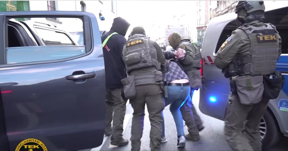Cetățean ucrainean arestat de trei ofițeri TEK din Ungaria sub suspiciunea de spionaj Captură Facebook/ Magyarország Kormánya