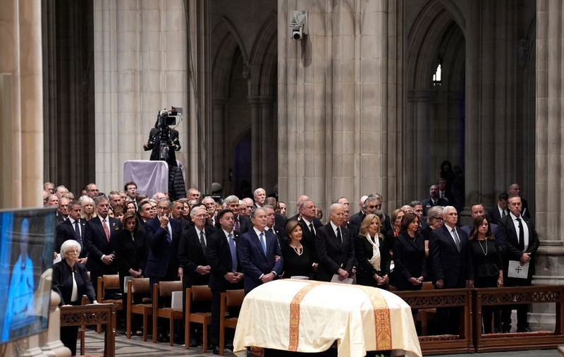 Donald Trump și J.D. Vance n-au fost invitați la înmormântarea lui Dick Cheney. George Bush și Joe Biden l-au condus pe influentul republican pe ultimul drum