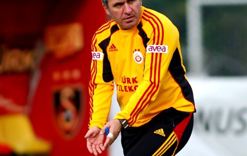 Ziarul turc Millyet: “ Hagi e o copie nereuşită a lui Mircea Lucescu!”