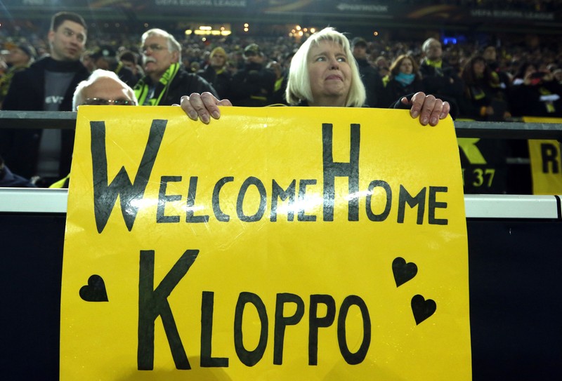 epa05248507 Supporters of Borussia Dortmund cheer prior to the UEFA Europa League quarter final first leg soccer match Borussia Dortmund vs FC Liverpool in Dortmund, Germany, 07 April 2016. EPA/INA FASSBENDER