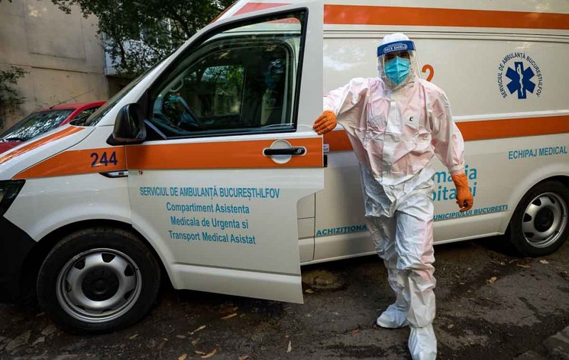 O pacientă cu COVID a murit după ce ambulanța care o transfera de la Buzău în Bacău s-a răsturnat