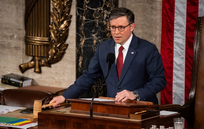 Republicanul Mike Johnson depășește opoziția internă și este reales în fruntea Camerei Reprezentanților cu ajutorul lui Trump