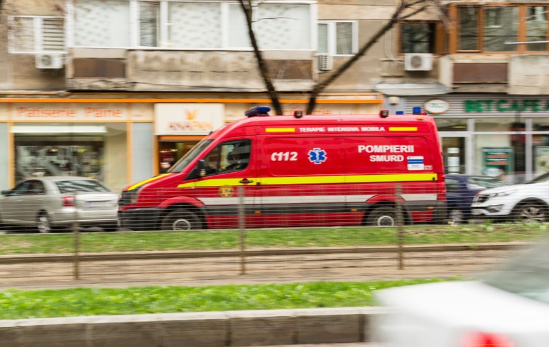 Un tânăr de 27 de ani a murit într-un local din Oradea, în urma unui stop cardio-respirator