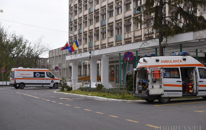 Anchetă la Spitalul Municipal din Oradea după ce familia unui pacient decedat a reclamat că i-a dispărut un lănțișor de aur