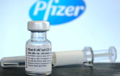 România negociază la Washington datoria de 600.000.000 de euro către Pfizer: Alexandru Nazare și Alexandru Rogobete vor să convertească amenda în medicamente