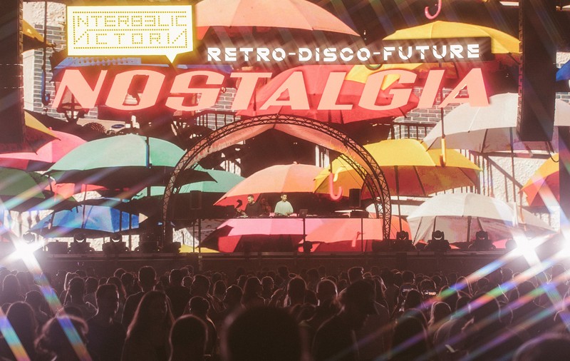 Festivalul NOSTALGIA are loc între 27 – 30 iunie  și se desfășoară, pentru al doilea an consecutiv,  la Federația de Tir Sportiv, lângă pădurea Băneasa.  Ce surprize pregătesc organizatorii în această ediție