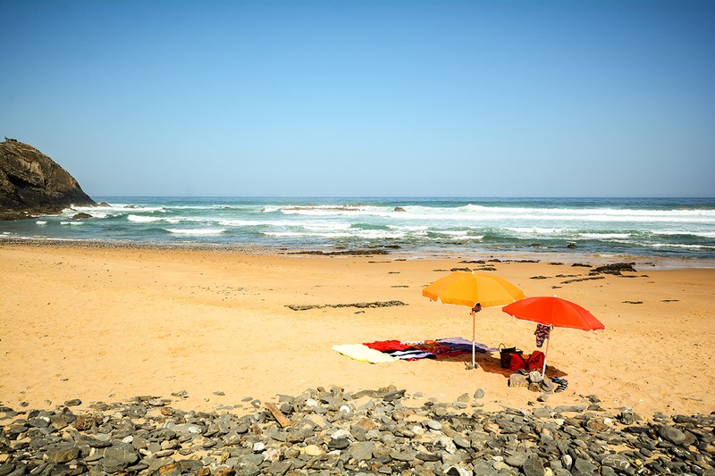 Plaja Praia do Vale dos Homens lângă Aljezur, Algarve Portugalia . Foto 123rf