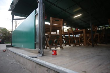 Ironie amară: focul a continuat să ardă, dar în candelă, pe podeaua Terasei Dual