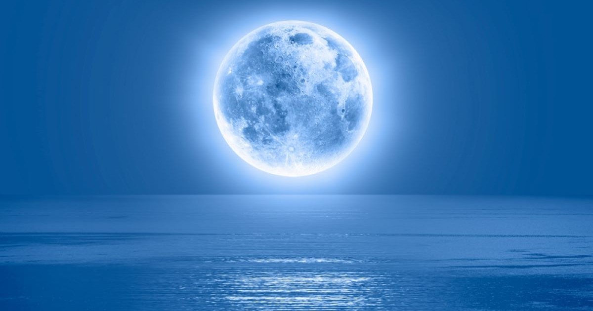 Ce este luna albastră. Când apare și ce înseamnă acest fenomen astronomic rar