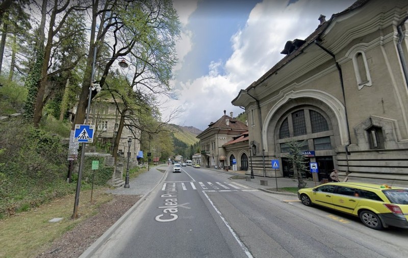 Protest la Sinaia, unde se va construi o parcare cu 7 etaje lângă Gara Sinaia. Ce spune primarul