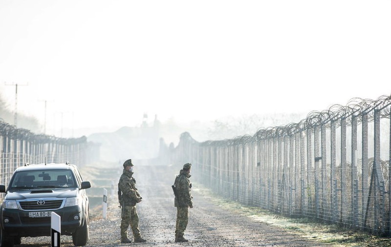 Un migrant ucis și șase răniți, după un schimb de focuri la granița dintre Serbia și Ungaria