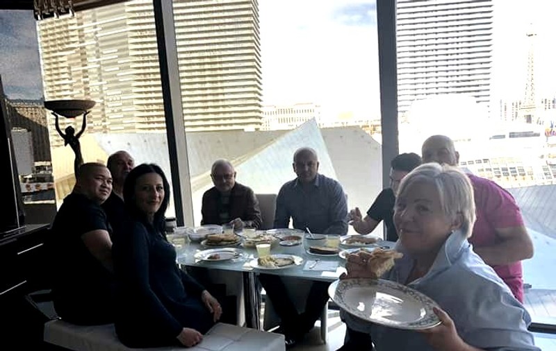 FOTO EXCLUSIV/ Irinel Columbeanu a petrecut de Sărbători, în America, alături de prietenul său, Nick Rădoi