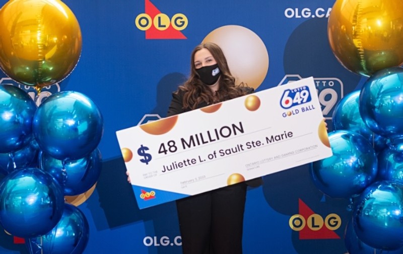 O tânără din Canada a aflat după o lună că a câștigat la loto „cu primul bilet” și a devenit milionară în dolari