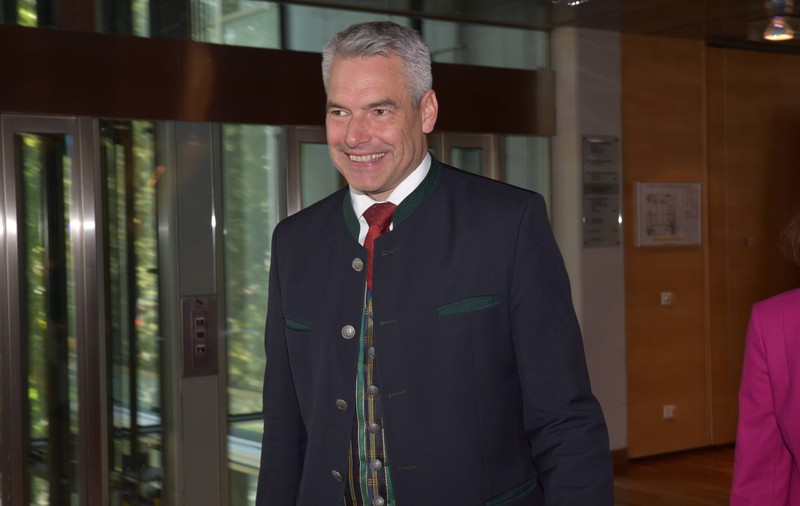 Karl Nehammer lansează o campanie de imagine prin care vrea să-și ridice partidul în sondaje, lăudându-se inclusiv cu combaterea imigrației ilegale