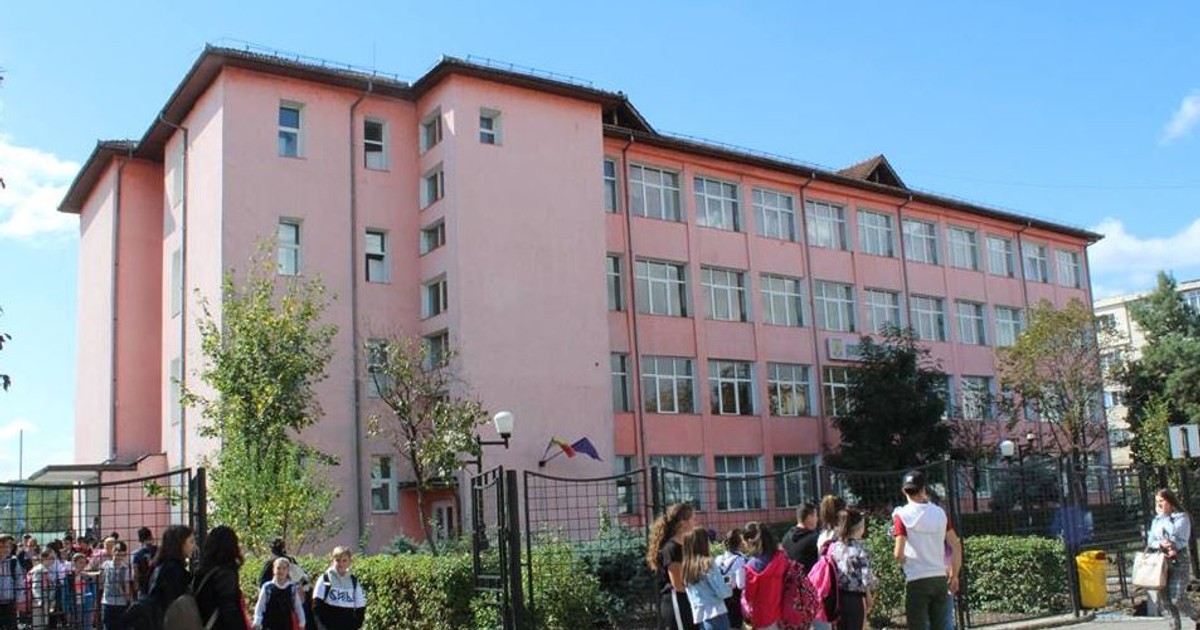 Elev din Gorj, lovit cu capul de hidrant de un profesor