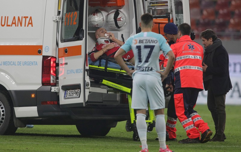 Victorie pentru Dinamo în derby-ul cu FCSB. Arbitrul întâlnirii a întrerupt meciul 10 minute, din cauza unor obiecte aruncate din tribune. FCSB a jucat în inferioritate aproape trei sferturi din partidă