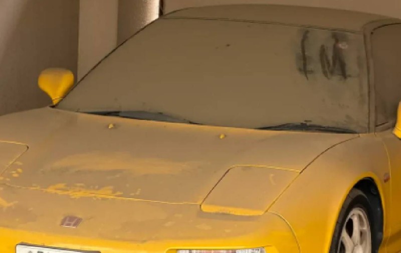 Supermașină de un milion de dolari, abandonată și acoperită de praf, într-un garaj din Tokyo: „E Sfântul Graal”